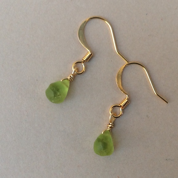 Handcrafted Sundance charm Gold filled natural peridot teardrop Earrings - Picture 4 of 8